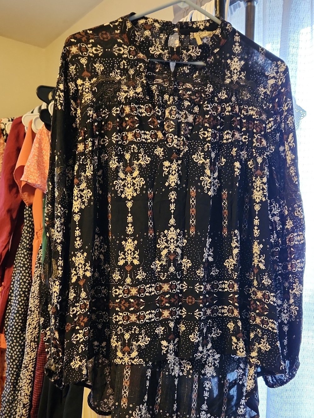 gimmicks by BKE Black Floral-Print Long-Sleeve Blouse